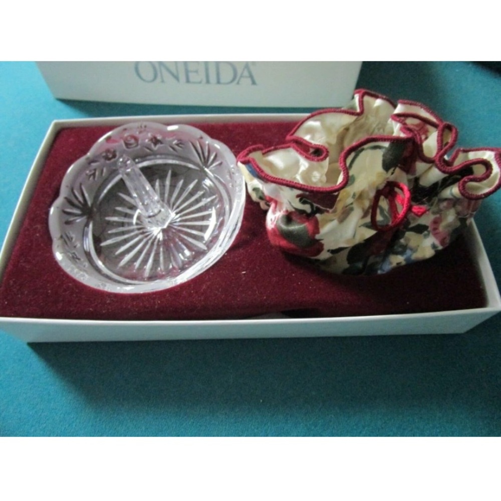 Oneida Crystal Southern Garden Ring Holder & Jewelry Pouch